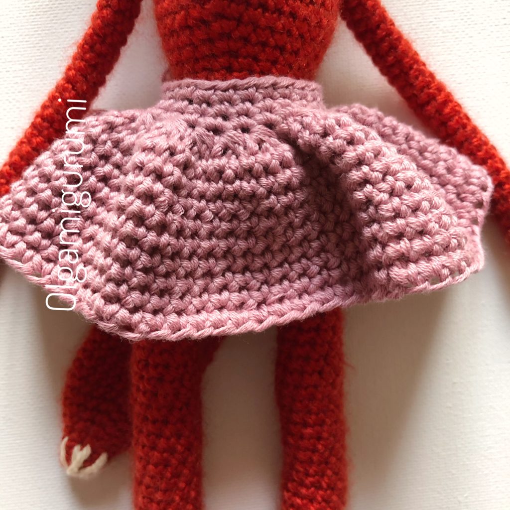 Simple crochet skirt for amigurumi dolls - Handmade-happy with