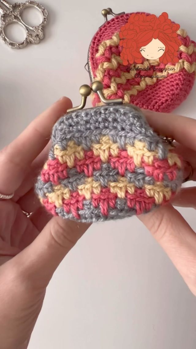 Estoy totalmente enamorada de este punto y de las posibilidades de aplicarlo 🥰❤️ y cuantas combinaciones de colores hay 🤩 apréndelo conmigo en Skillshare 🤗 #olgamigurumi #crochet #crocheted #handmade #crochetmoneypurse