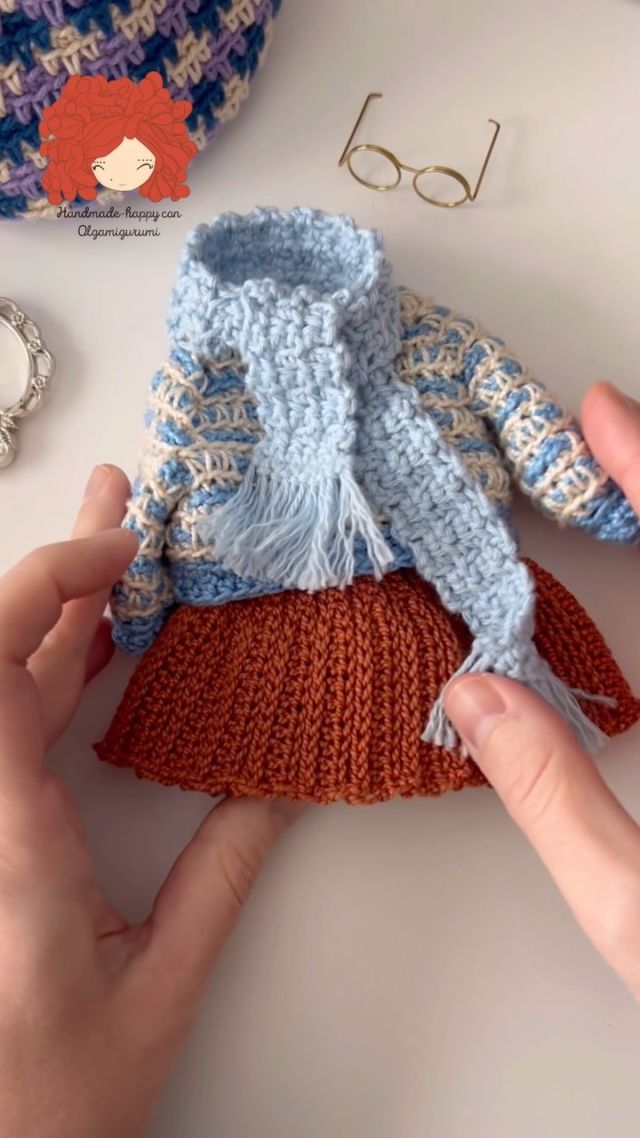 🤗🩵#dollclothes #olgamigurumi #dollskirt #dollsweater #dollskarf #crochetfordolls