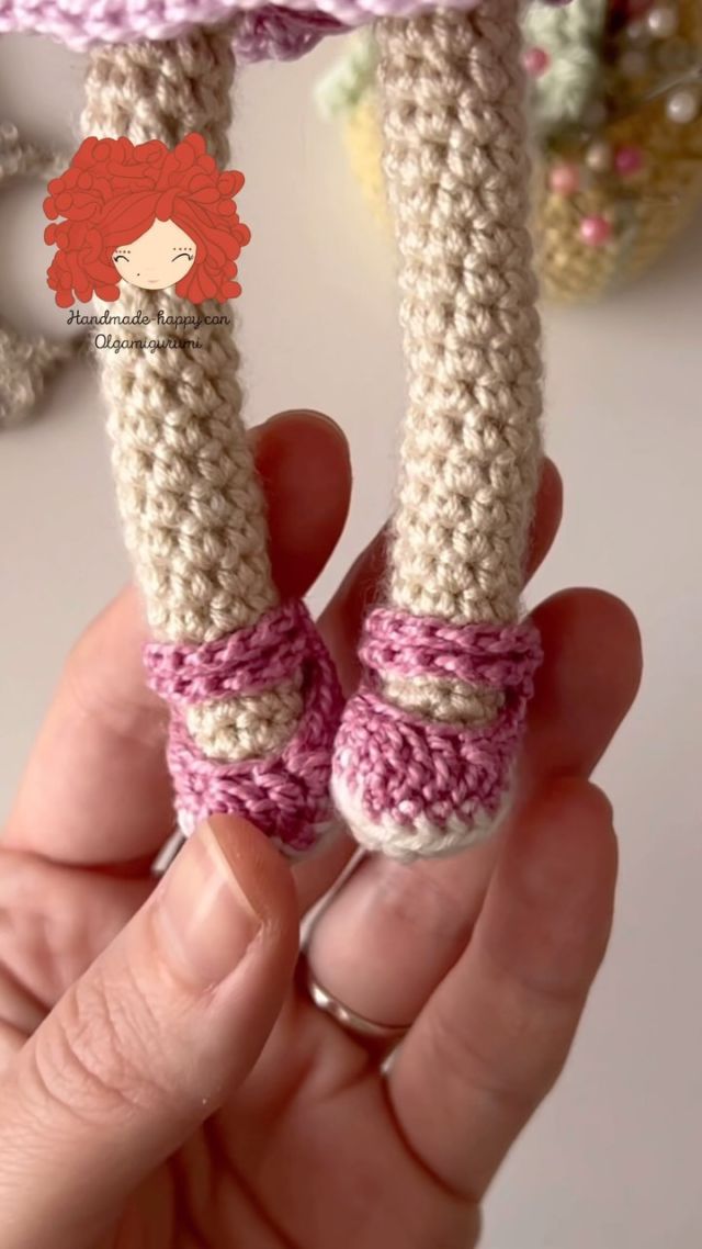 Ya puedes ver este tutorial en mi canal ❤️YouTube Olgamigurumi #zapatosmuñecas #dollshoes #olgamigurumi #crochetfordolls