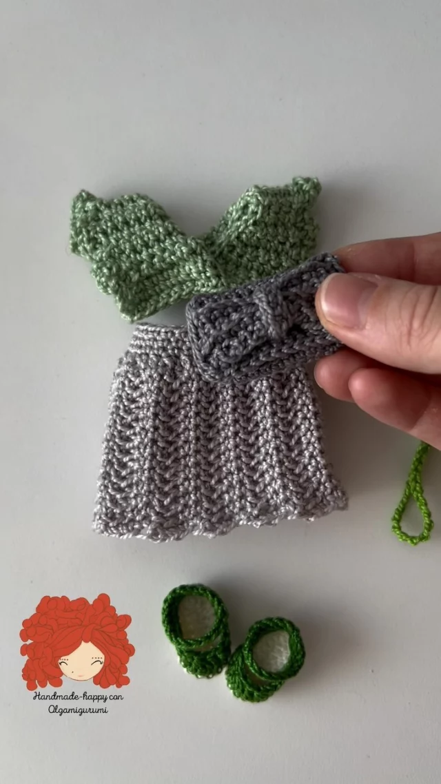 Verde y gris 💚🩶 #olgamigurumi #crochet #dollclothes #crochetfordolls